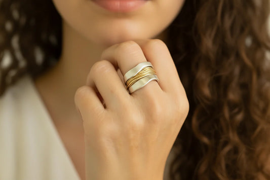 Anel com design original